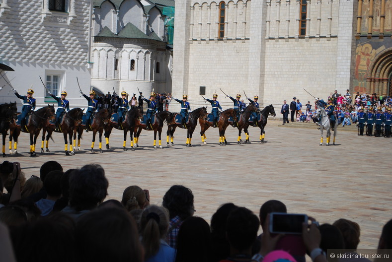 Церемониальный развод конных и пеших караулов Президентского полка