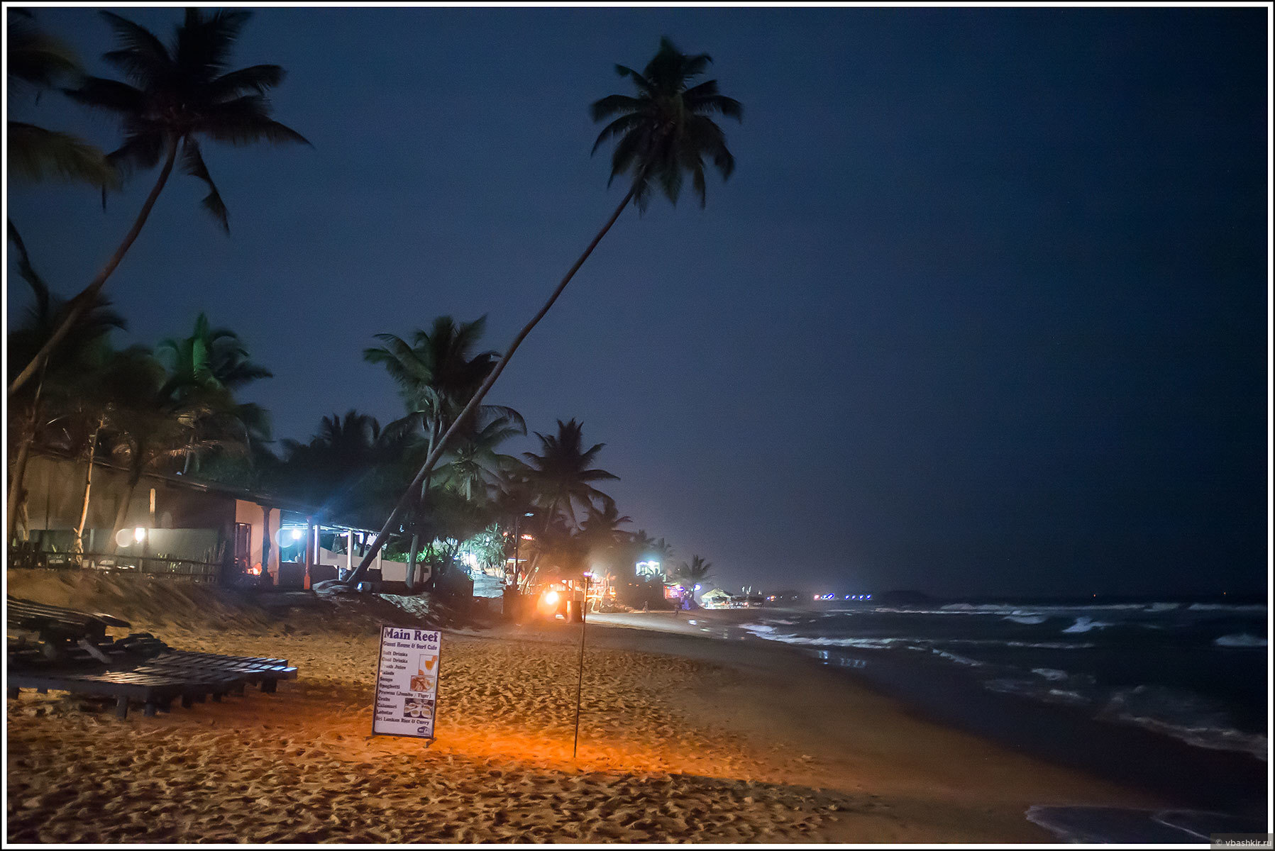 Транс шри ланка. Хиккадува Шри Ланка. Пляж Хиккадува Шри Ланка. Хиккадува Шри Ланка ночная. Хиккадува инфраструктура.