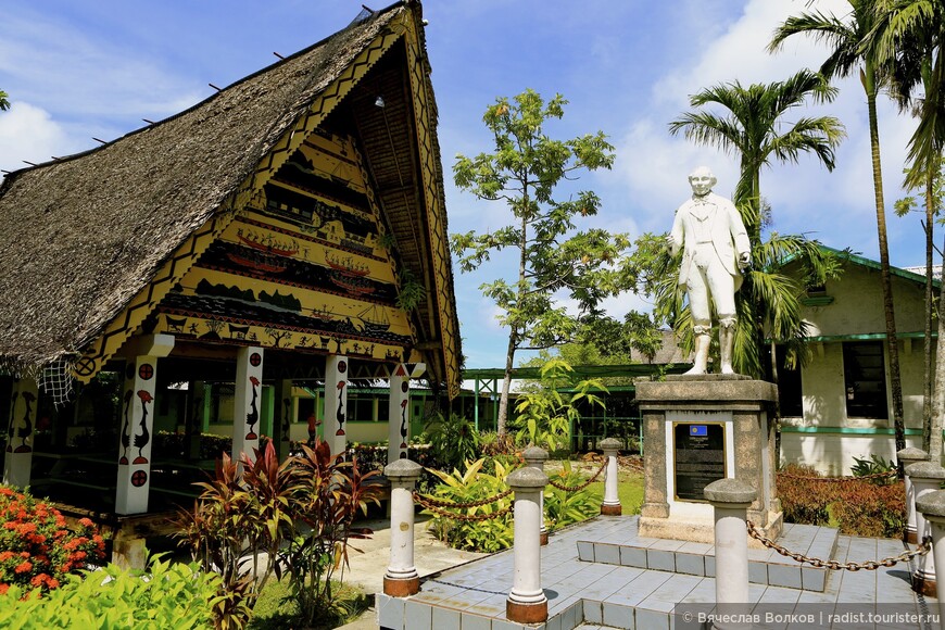 Памятник Либу, трагическая судьба которого во многом послужила налаживанию отношений между Палау и Великобританией.