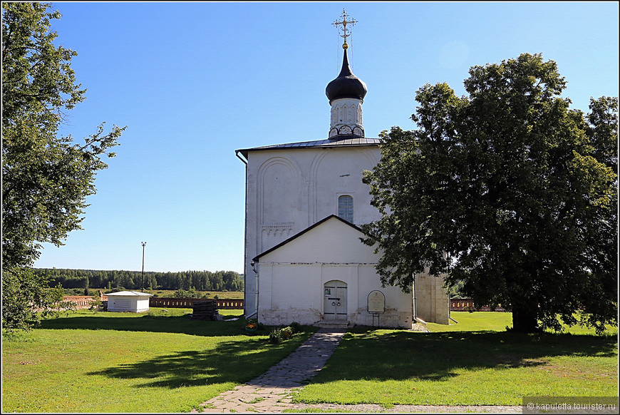 Одна из первых каменных церквей на Руси, церковь святых  Бориса  Глеба