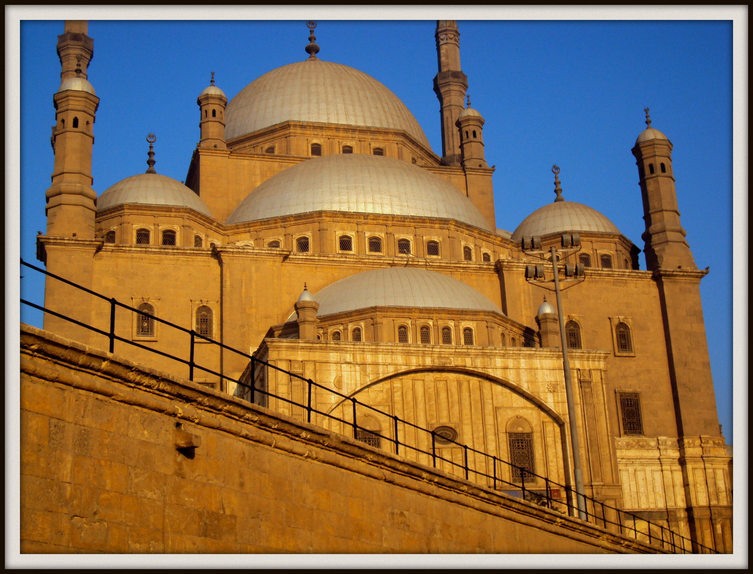 Часть большого каира 4 буквы. Мечеть в Каире Египет. Египет Каир старый мечети.