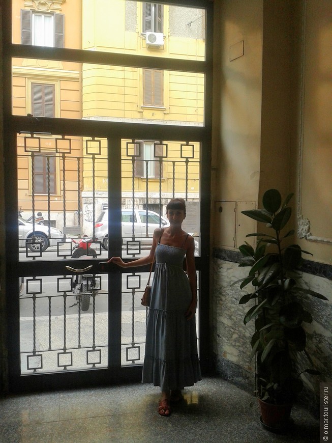 Вход Mocenigo Vatican Suites, это обычный подъезд, жилого дома, в котором живут обычные римляне.