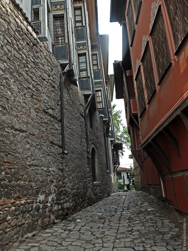 Город с такими узкими средневековыми улочками влюбляет и очаровывает даже по фотографиям!
