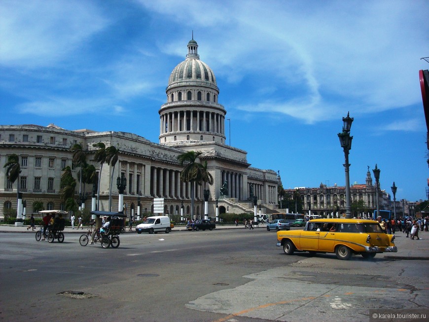 Капитолий - одно из самых узнаваемых зданий в Гаване. Сегодня в зданий располагается конгресс-центр и штаб-квартира министерства науки, технологии и окружающей среды Кубы. Кстати, это лучшее фото за всю поездку, сделанной мной на мыльницу :)