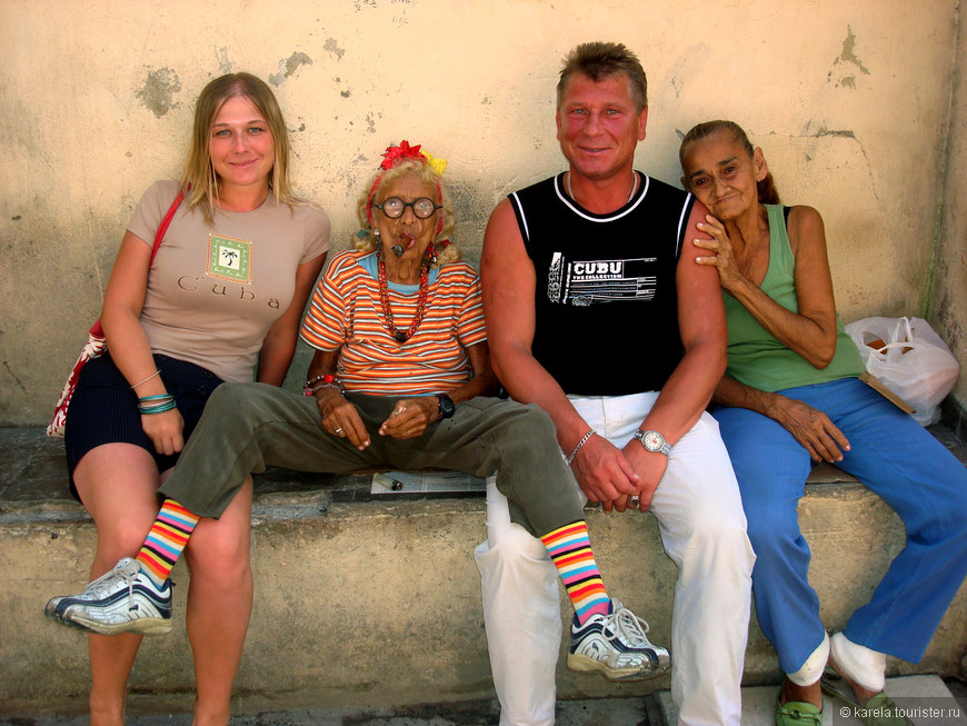 По-моему, все туристы, бывавшие в Гаване, привезли на память фото с колоритными кубинскими бабушками