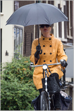 Поездка на велосипеде - совсем не повод не одеваться элегантно!