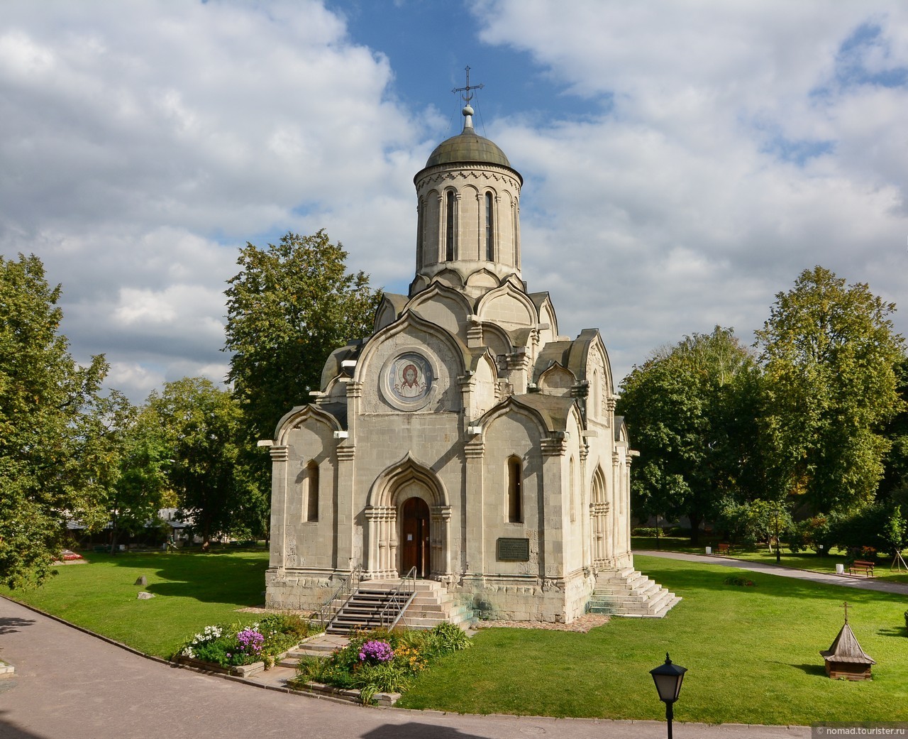 Старая православная церковь. Спааски йсобор андрникова монастыря.