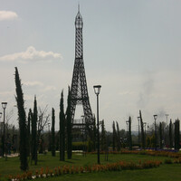 Париж в Мадриде. Эйфелева башня.