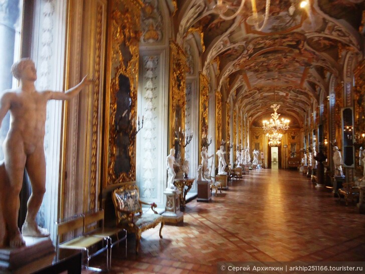 В Риме надо посмотреть дворцы (палаццо) местной знати (кардиналов и князей)