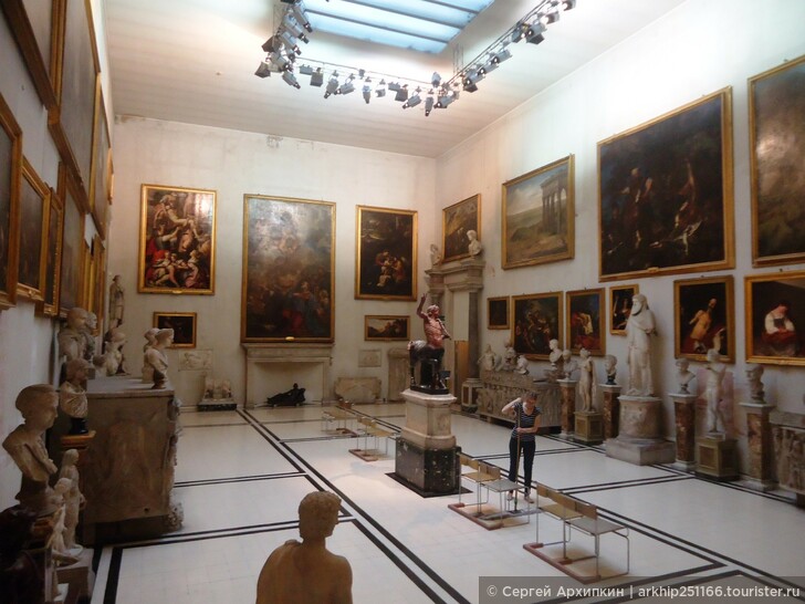 В Риме надо посмотреть дворцы (палаццо) местной знати (кардиналов и князей)