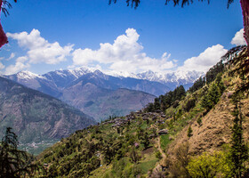 Деревенька Джяна и водопады в Гималях