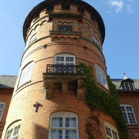 Башня замка Трулленэс, достроенная в 19 веке.