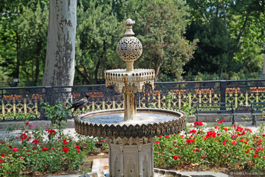 Резной фонтан в четвертом дворе Топкапы