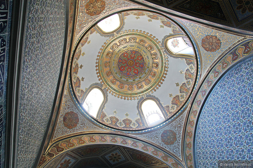 Потолок в павильоне Священной мантии (четвертый двор Топкапы)