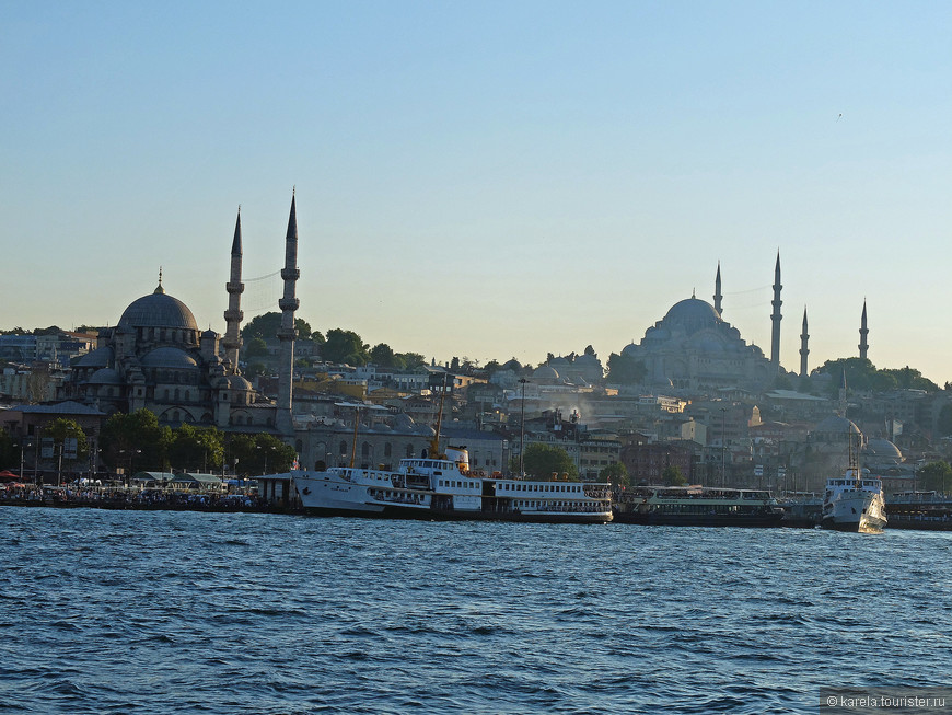 Новая мечеть (слева) и Сулеймание (справа) - жемчужины имперского Стамбула