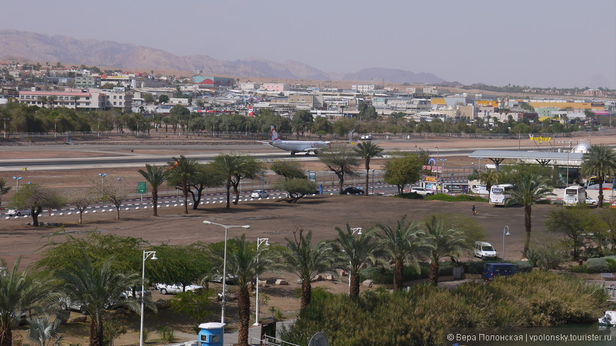 Взлётно-посадочная полоса эйлатского аэропорта проходит через весь город