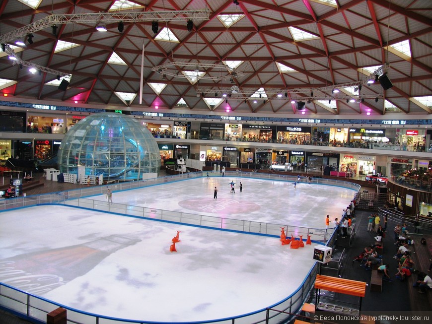 Каток в гипермаркете Ice mall