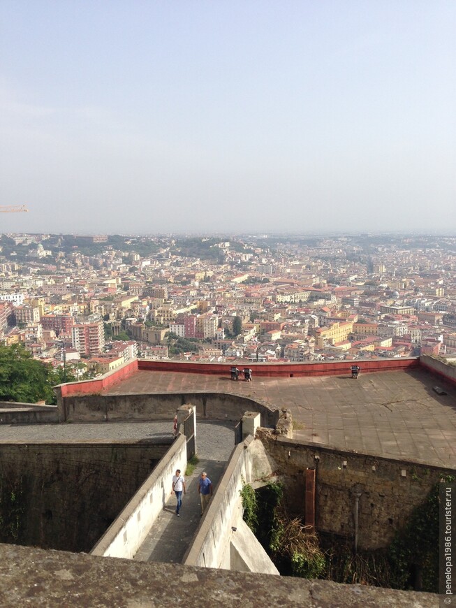 Замок Сант-Эльмо. Панорамный вид на Неаполь и картинная галерея