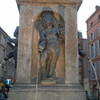 Фрагмент самого старого фонтана Тулузы, площадь перед Собором Сент Этьен