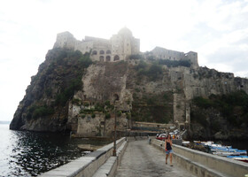 Арагонский замок острова Искья (Италия)
