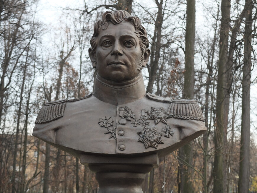 Памятник Дмитрию Владимировичу Голицыну - московскому генерал-губернатору и герою Отечественной войны 1812 года