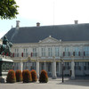 Дворец Нордейнде, в котором работает король Нидерландов Виллем-Александр.