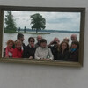 Фотография группы на фоне озера в специально установленной для этого рамке