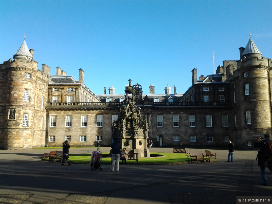 The Palace of Holyroodhouse (Дом Святого Креста) - шотландская резиденция королевской семьи
