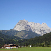 по дороге к Дикому Императору- Wilder Kaiser

 Горы ​​Кайзер -горный хребет в северных известняковых  Восточных Альпах. Он состоит из двух отдельных горных хребтов  Wilder Kaiser  и Zahmer Kaiser. Горы расположены в Австрии, в Тироле между Kufstein и St. Johann