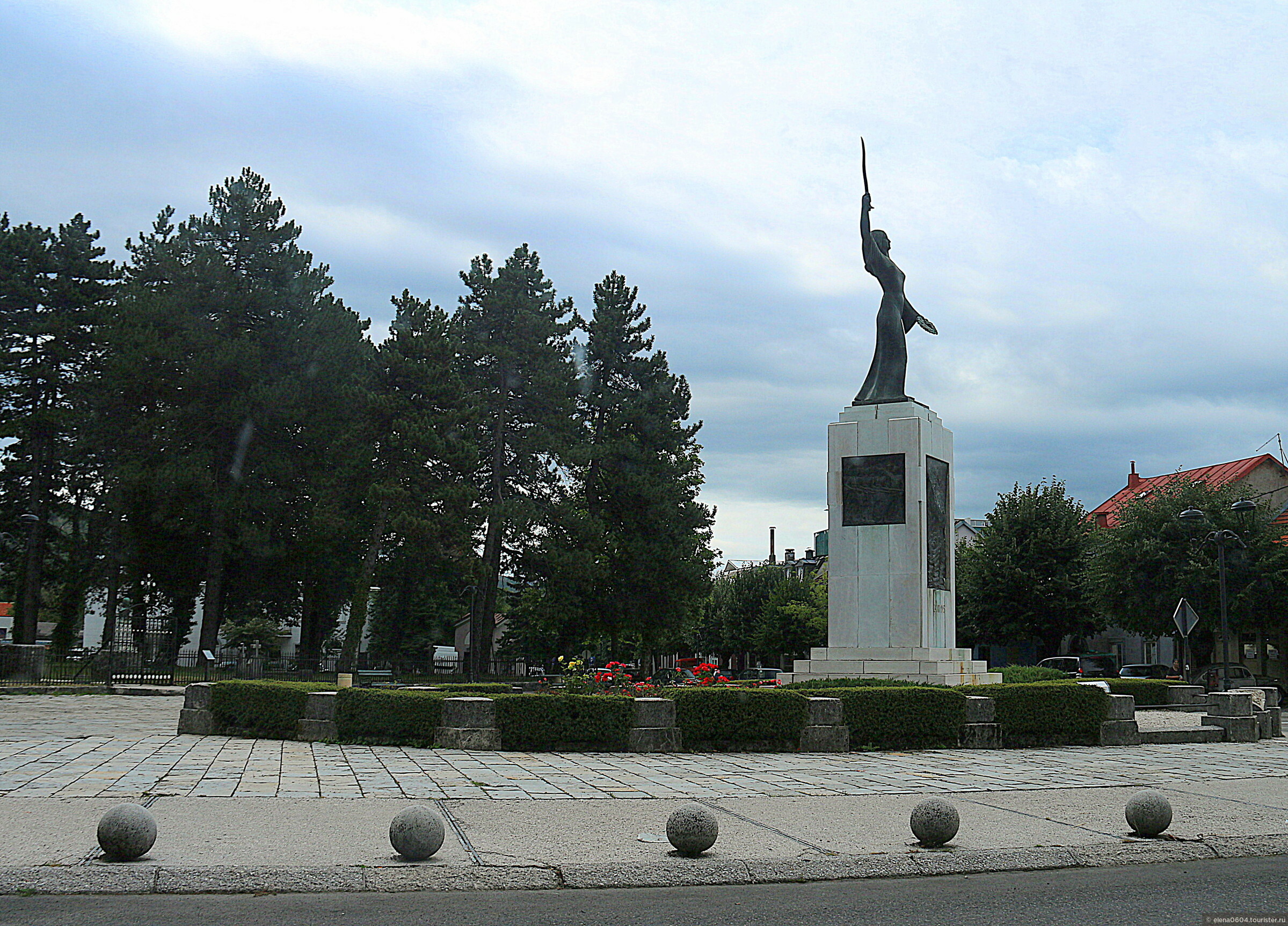 черногория памятники