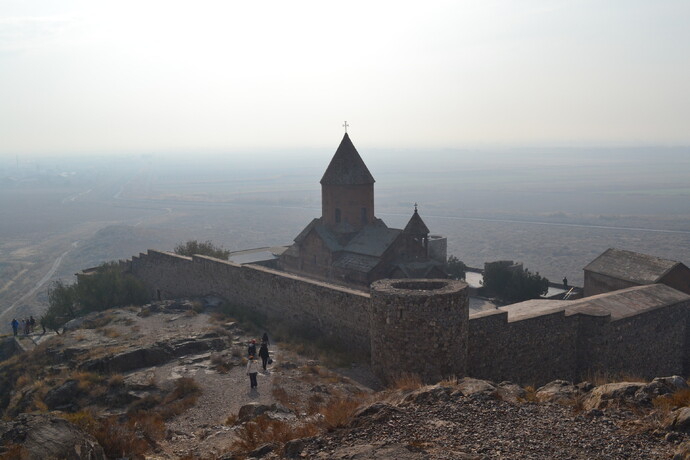 В память о тех событиях стоит монастырь Хор Вирап (в переводе с армянского Глубокая Яма). Монастырь стал известным местом паломничества