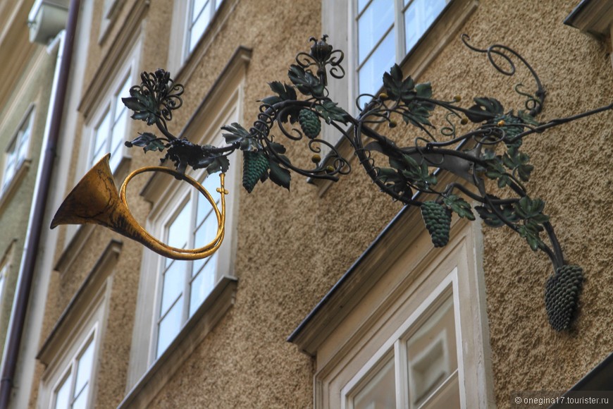 Самая туристическая улица Зальцбурга — Гетрайдегассе: церковь Святого Власия, дом Моцарта и многое другое...