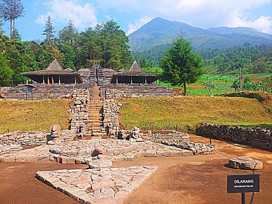Храм Канди Суку