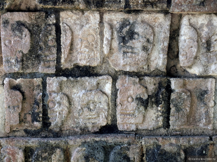 Орнамент Стены черепов, Чичен-Ица