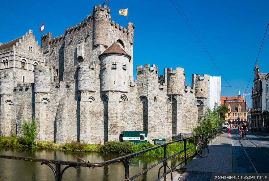 Одно из самых туристических мест города - замок Gravensteen. Был на реконструкции. Внутри очень интересно, а плюс ко всему, обзорная площадка с отличным видом. При подготовке к поездке незаслуженно упустили этот объект