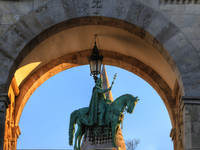 Будапешт - памятники, люди, фонари и львы...