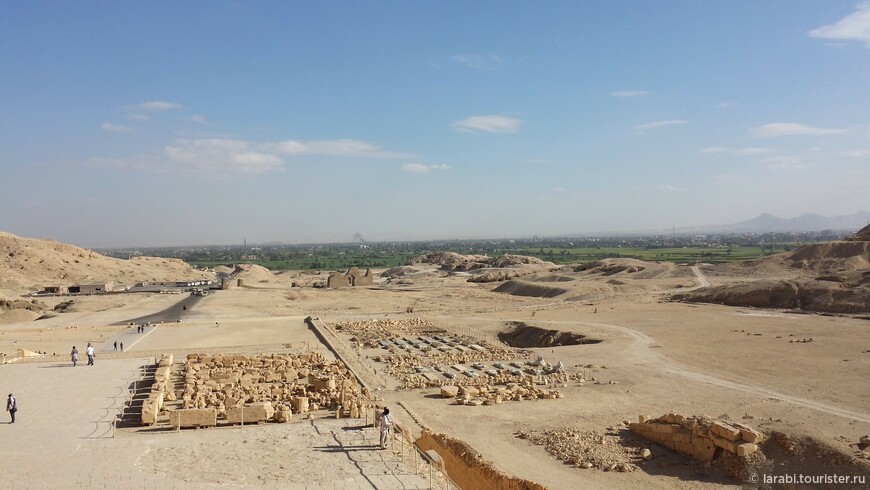 AL-DEIR AL-BAHARI TEMPLE