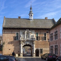 Бегина́ж (фр. béguinage) или бегейнхоф (нидерл. begijnhof) — поселение-община бегинок во Фландрии и Нидерландах. Такие дворы можно увидеть повсеместно в Бельгии.