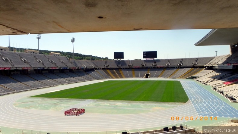 Олимпийский стадион вмещает 40000 зрителей, проводились соревнования по легкой атлетике.