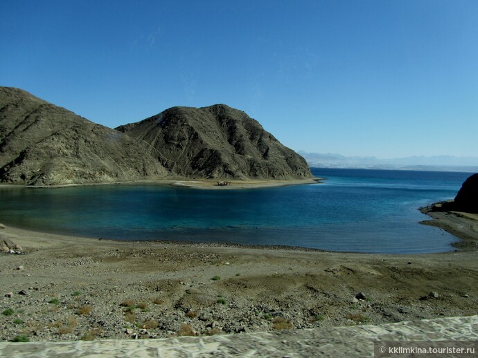 Тут я впервые увидела Красное море.