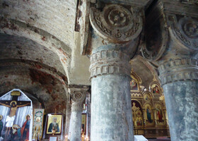 Внутри собора не все еще реставрировано