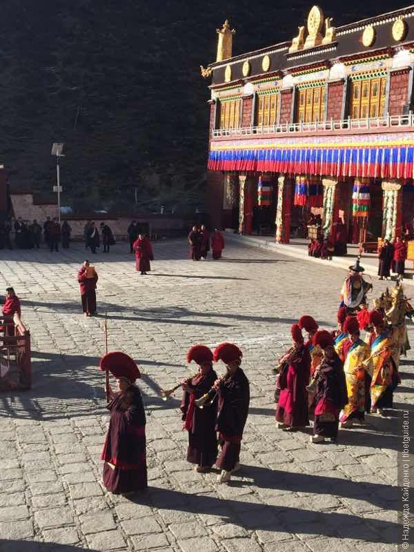 Ритуальные танцы Махакалы в монастыре Цурпху (Чубу) в канун нового года по тибетскому календарю