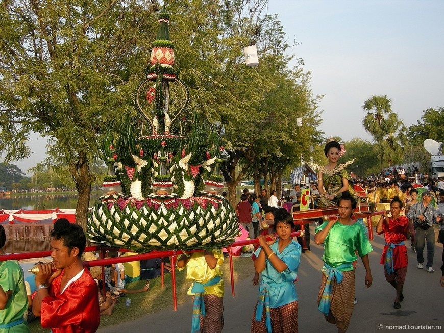 Праздник Лои Кратонг в древнем Сукхотае