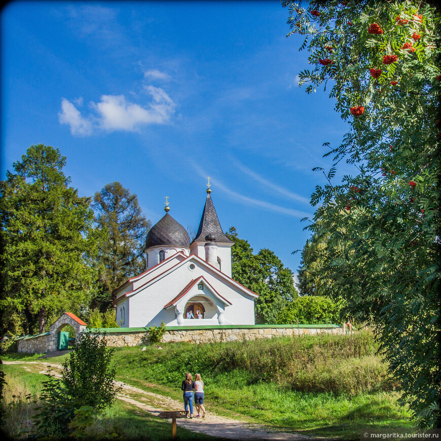Церковь Святой Троицы (с. Бехово) построенная по проекту В.Д. Поленова
