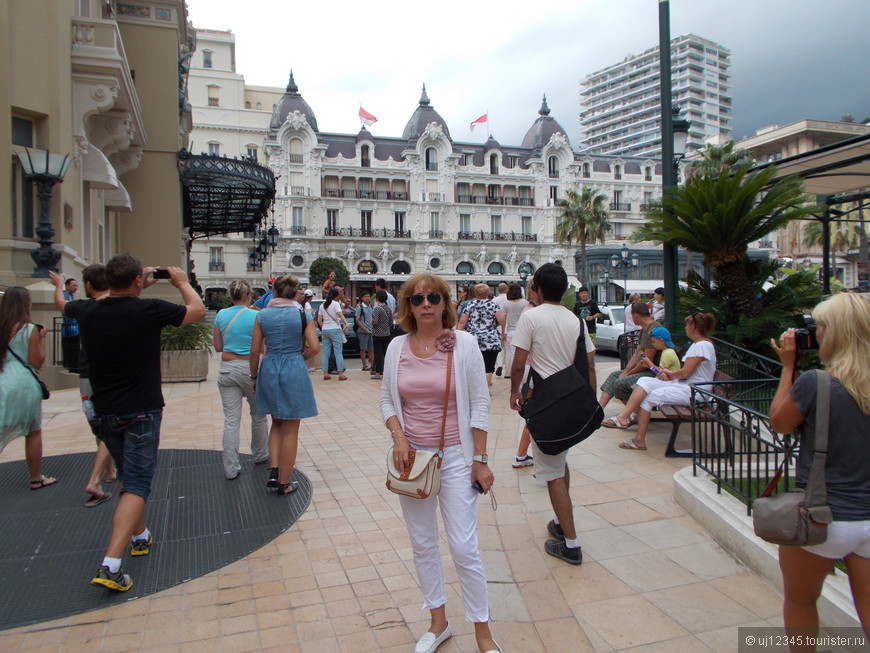 Монако (Монте-Карло) - возле казино.