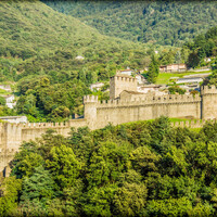 Замок Монтебелло (вид со стен Кастельгранде (Castelgrande))