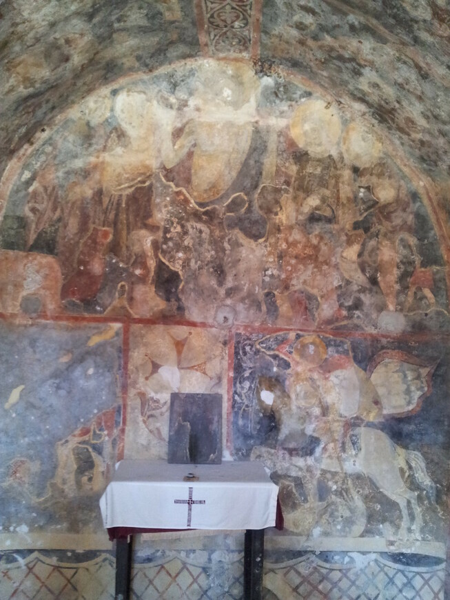 В подземной византийской церкови Агиос Георгиос Хостос.