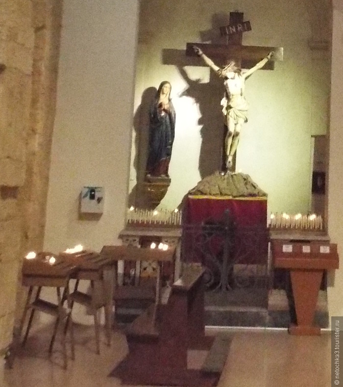 Свечи в католических цeрквях Италии.