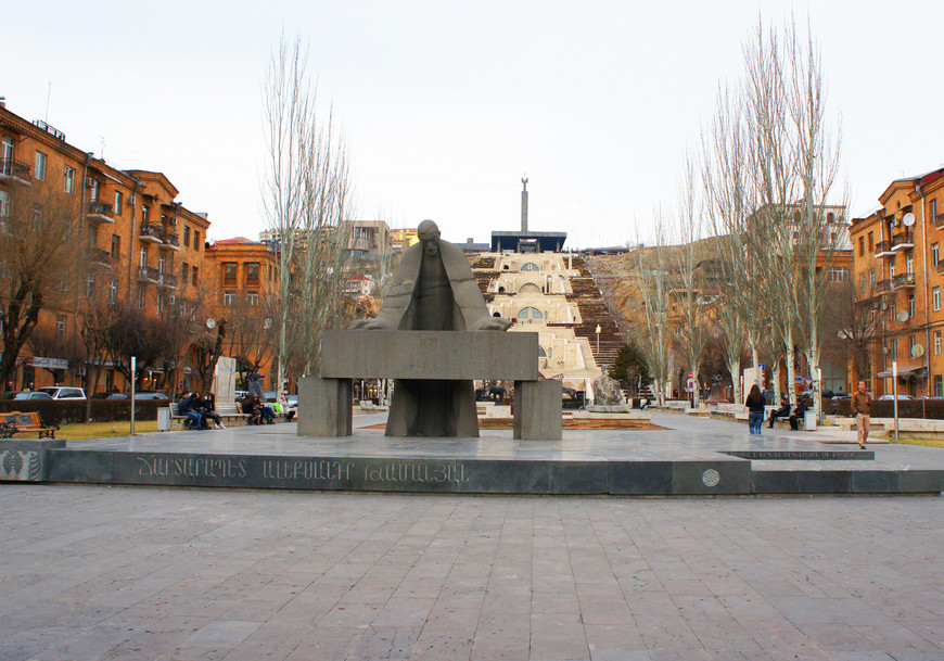 Памятник Главному Архитектору города Александру Таманяну