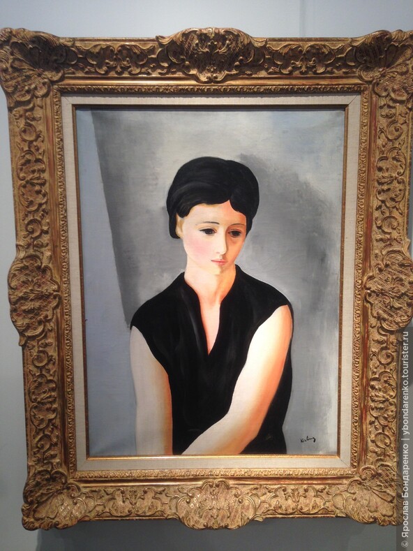 А вот портрет работы Moise Kisling - просто удивительно красив. Чуть ли не монохромный, смотрится великолепно. 